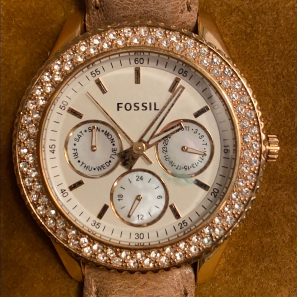 Great condition rose gold leather Fossil watch - Picture 6 of 8